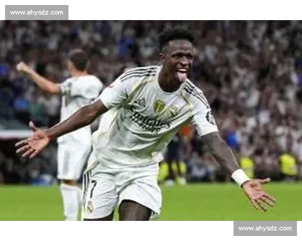 皇马上诉卢宁红牌：为护维尼修斯冲替补席，唯一重罚引争议